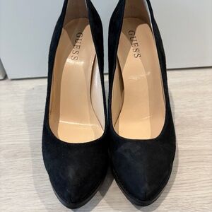GUESS black suede pumps